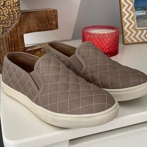 Steve Madden ECENTRCQ SLIP-ON SNEAKER